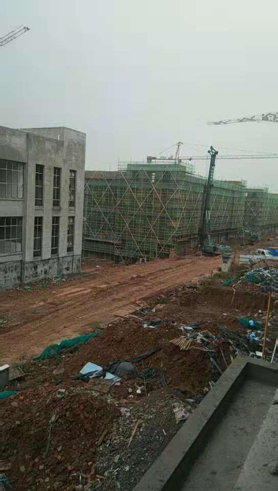 木林森照明科技有限公司耐磨地坪及密封固化劑地坪施工進行中